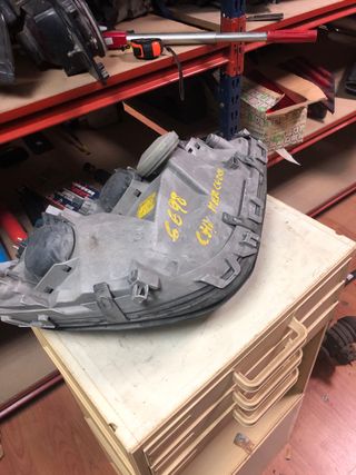 Faro delantero izquierdo Mercedes clase a 140