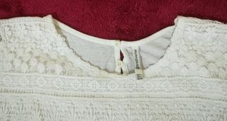 Blusa manga corta Stradivarius. 