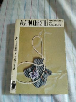 novela Agatha Christie.Matrimonio de sabuesos