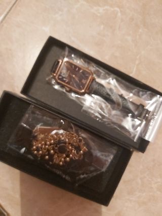 reloj y pulseras de mujer