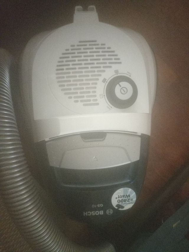 Aspiradora Bosch GS-10 y accesorios de segunda mano por 50 EUR en León ...