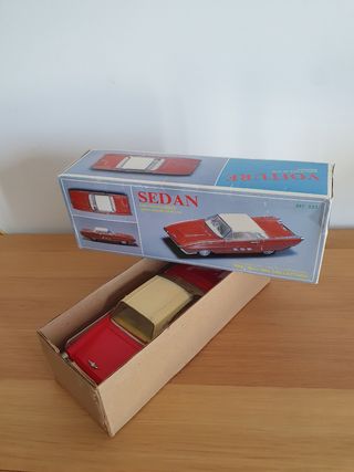 precioso coche antiguo de hojalata ford thunderbir