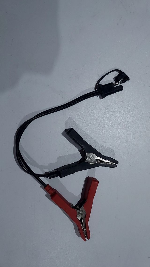 cable cargador batería.