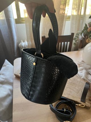 Bolso bombonera en color negro con estampado