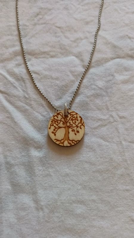 Collana con ciondolo albero della vita in legno