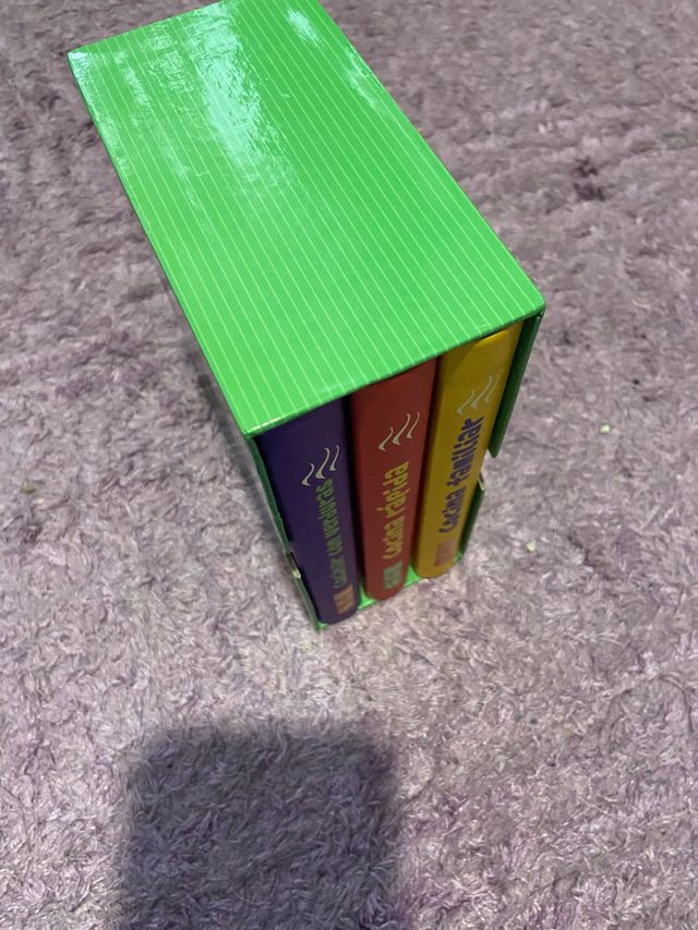 Estuche de cocina familiar+ lata con recetas