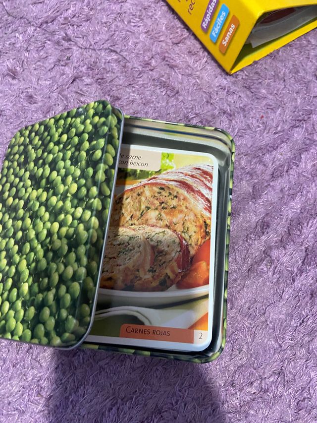 Estuche de cocina familiar+ lata con recetas