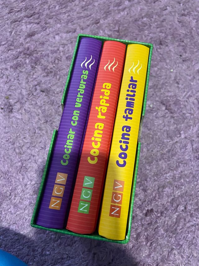 Estuche de cocina familiar+ lata con recetas