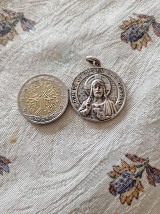 moneda de plata mide igual que una moneda de dos