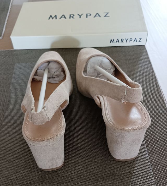 zapatos destalonados de ante, beigs