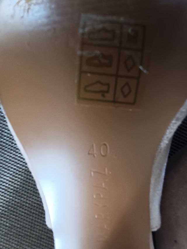 zapatos destalonados de ante, beigs