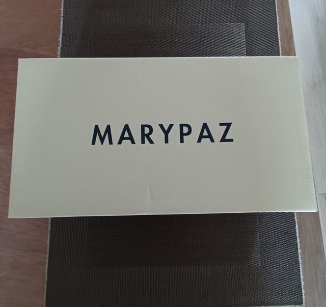 zapatos destalonados de ante, beigs