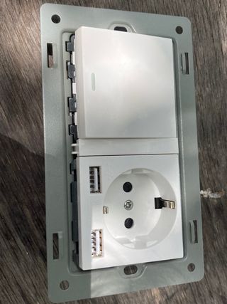 Enchufe con USB + Interruptor 