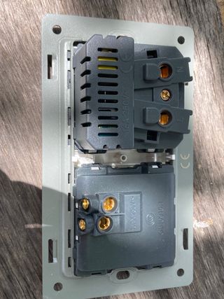 Enchufe con USB + Interruptor 