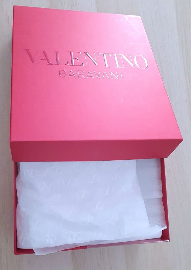 Caja calzado Valentino. Perfecta.