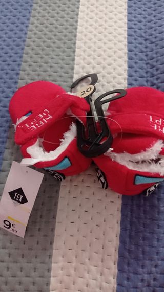 sandalias y pantuflas bebé los dos 5 euros