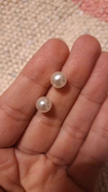 Orecchini con perle sintetiche