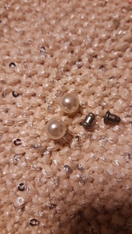Orecchini con perle sintetiche