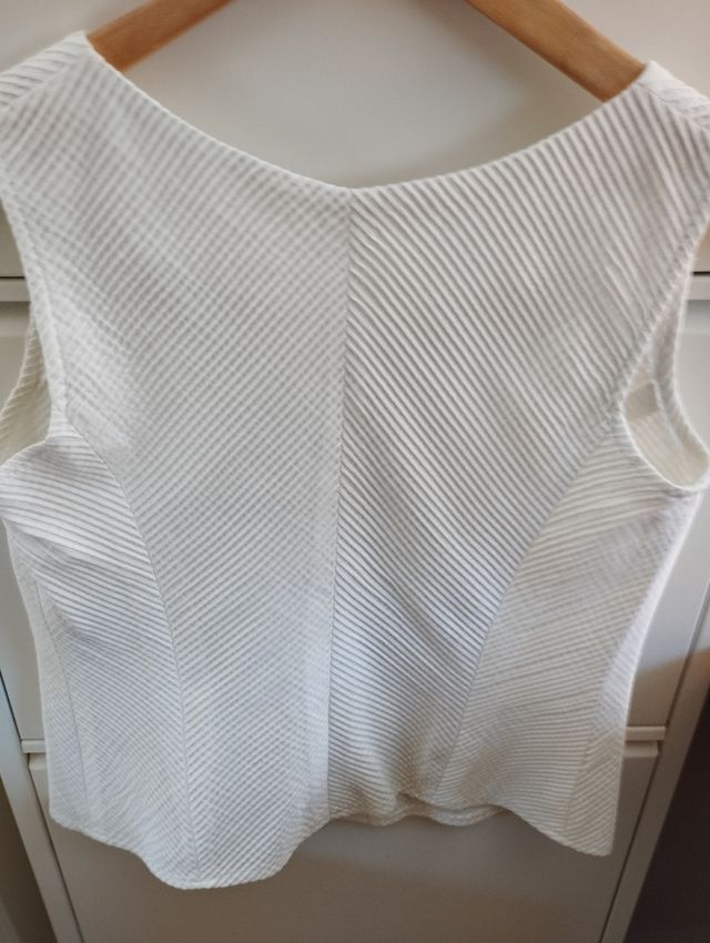 Top de piqué en jaretas