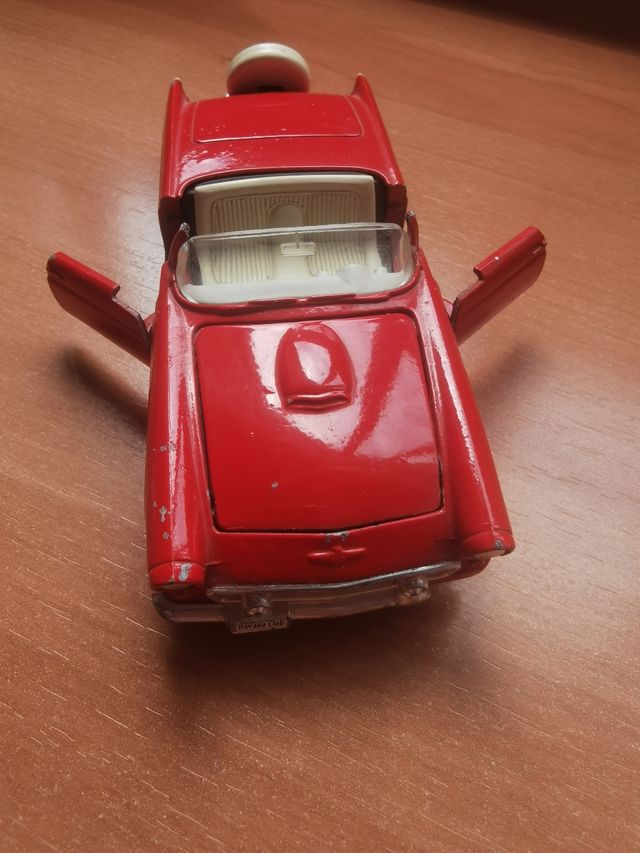 Coche metálico Fort  thunderbird 1957.