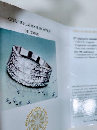 Espectacular anillo de brillantes en oró blanco.