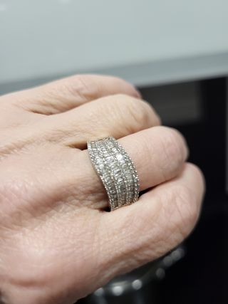 Espectacular anillo de brillantes en oró blanco.