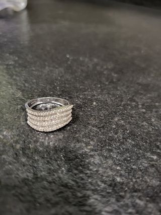 Espectacular anillo de brillantes en oró blanco.