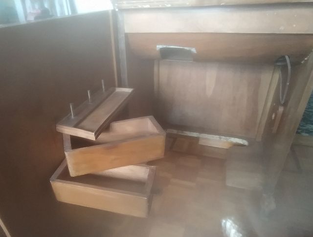 mueble de madera de máquina de coser