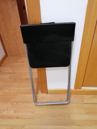 Silla negra plegable