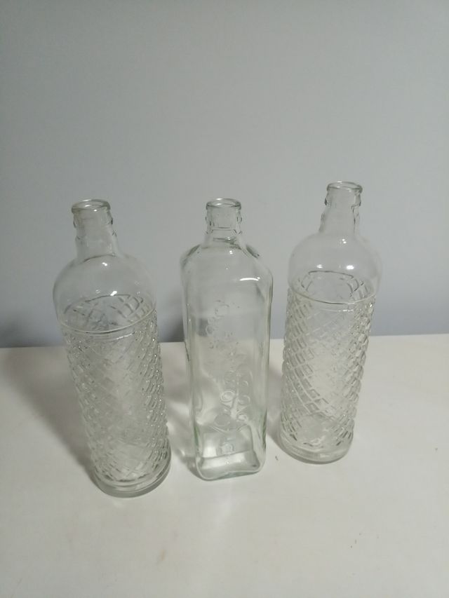 Botellas labradas.