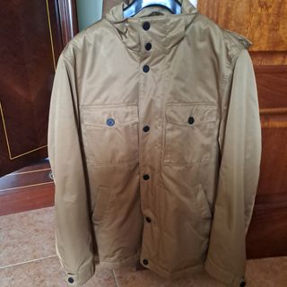 parka color marrón clarito