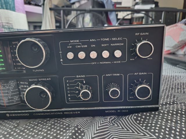 KENWOOD R-300 receptor mundial.