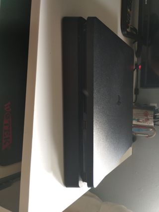 ps4 slim + juego Spiderman-man