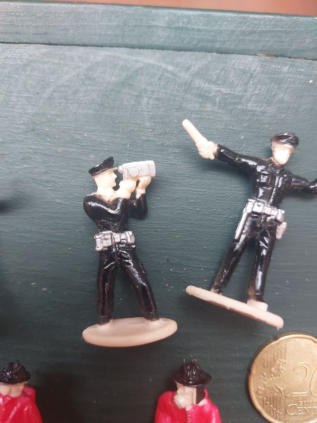 5 MUÑECOS POLICIA Y BOMBERO
