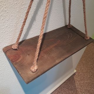 Estantería colgante.