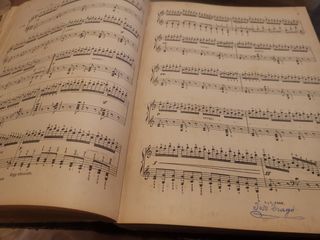 libro de escuela piano de famoso  jose trago