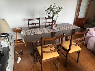 Mesa de comedor plegable de madera + cuatro sillas