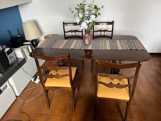 Mesa de comedor plegable de madera + cuatro sillas