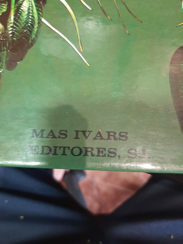 LIBRO "PLANTAS Y FLORES"