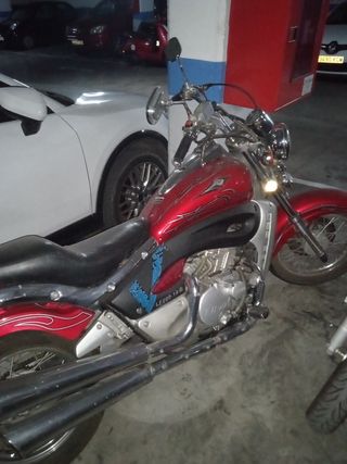 Moto tipo custom 4000km Bajada de precio