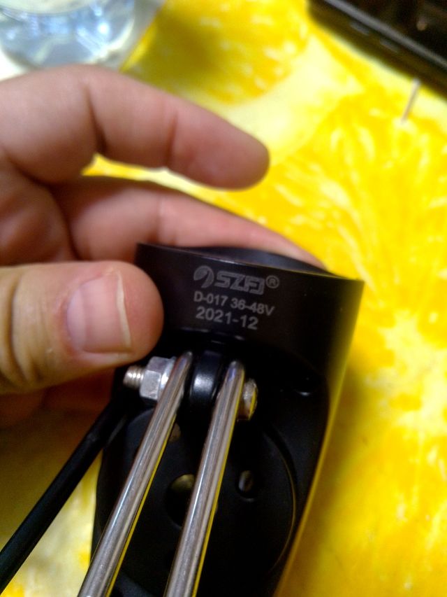 Faro delantero con bocina para bicicleta eléctrica