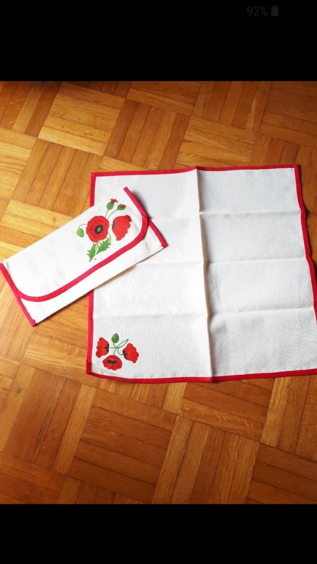 tovaglietta con bustina fatta e dipinta a mano