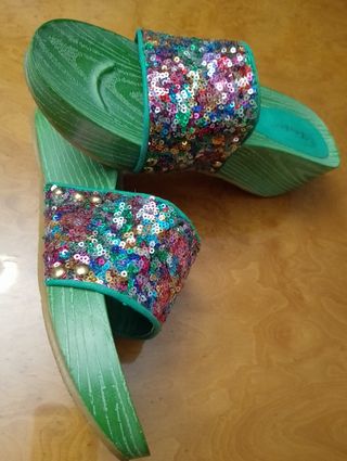 Zuecos con lentejuelas