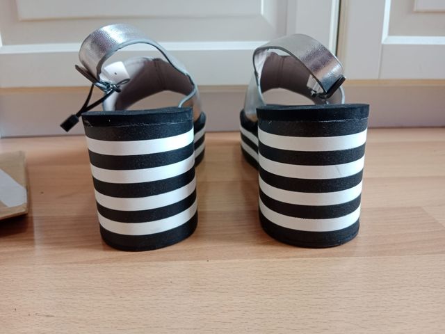 Sandalias plataforma Zara sin estrenar