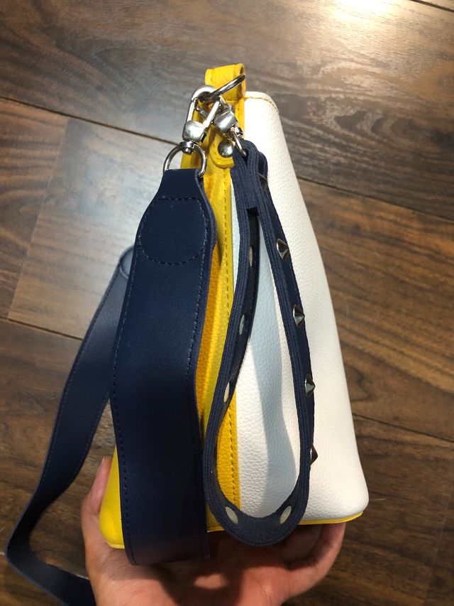 Bolso bandolera amarillo y blanco