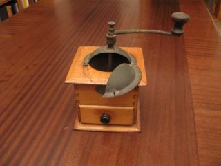 Molinillo de café antiguo