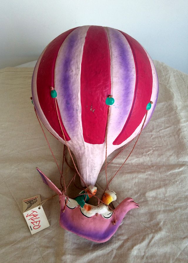 GLOBO Y LUNA DE PAPELMACHÉ HECHOS A MANO