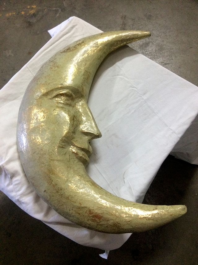 GLOBO Y LUNA DE PAPELMACHÉ HECHOS A MANO