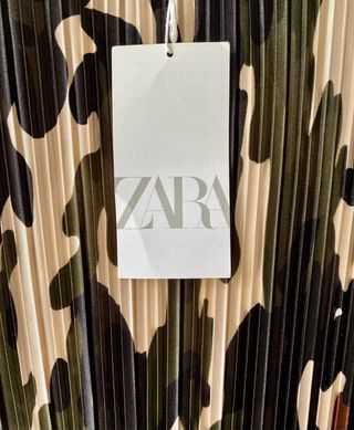 Vestido Zara midi plisado con etiquetas talla M