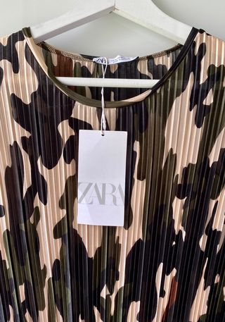 Vestido Zara midi plisado con etiquetas talla M